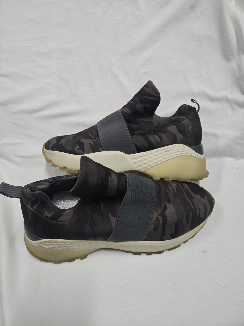Women's Slip-On Camouflage Elastic Band Sneakers - Black/Cream